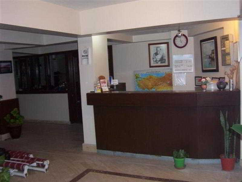 קוסדסי Ekin Hotel מראה חיצוני תמונה