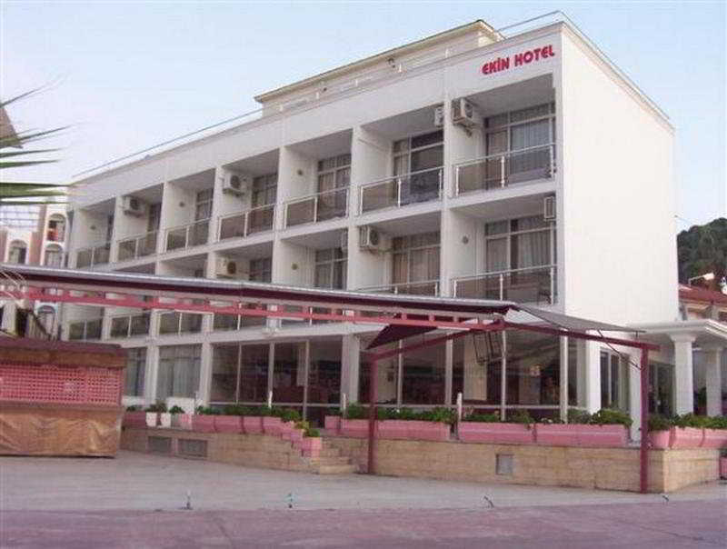 קוסדסי Ekin Hotel מראה חיצוני תמונה