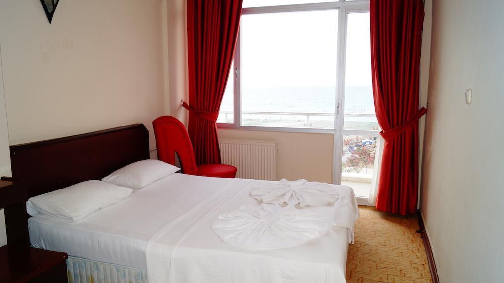 קוסדסי Ekin Hotel מראה חיצוני תמונה