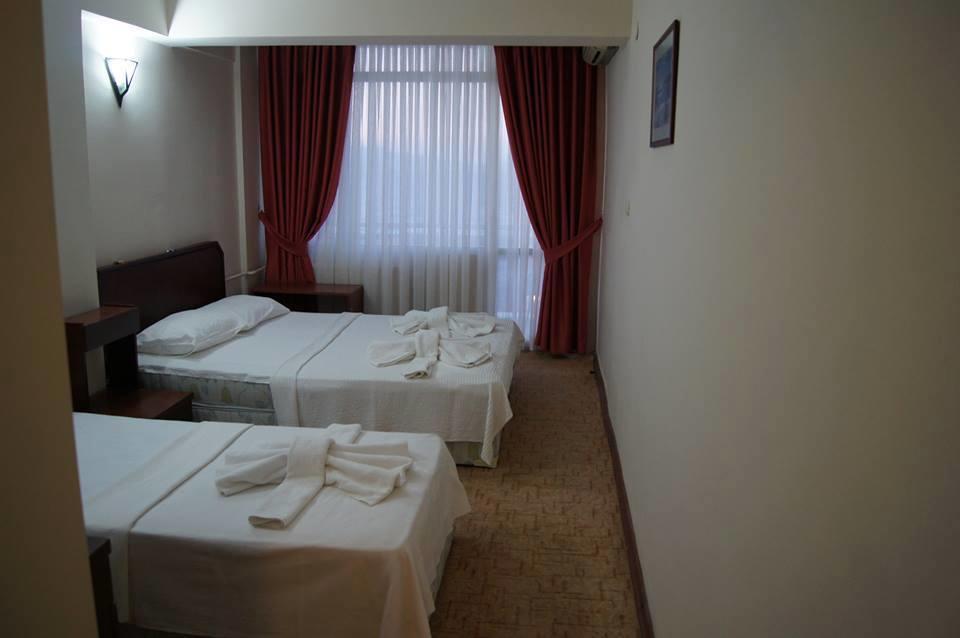 קוסדסי Ekin Hotel מראה חיצוני תמונה