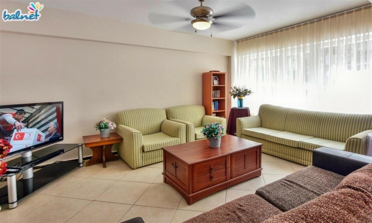 קוסדסי Ekin Hotel מראה חיצוני תמונה