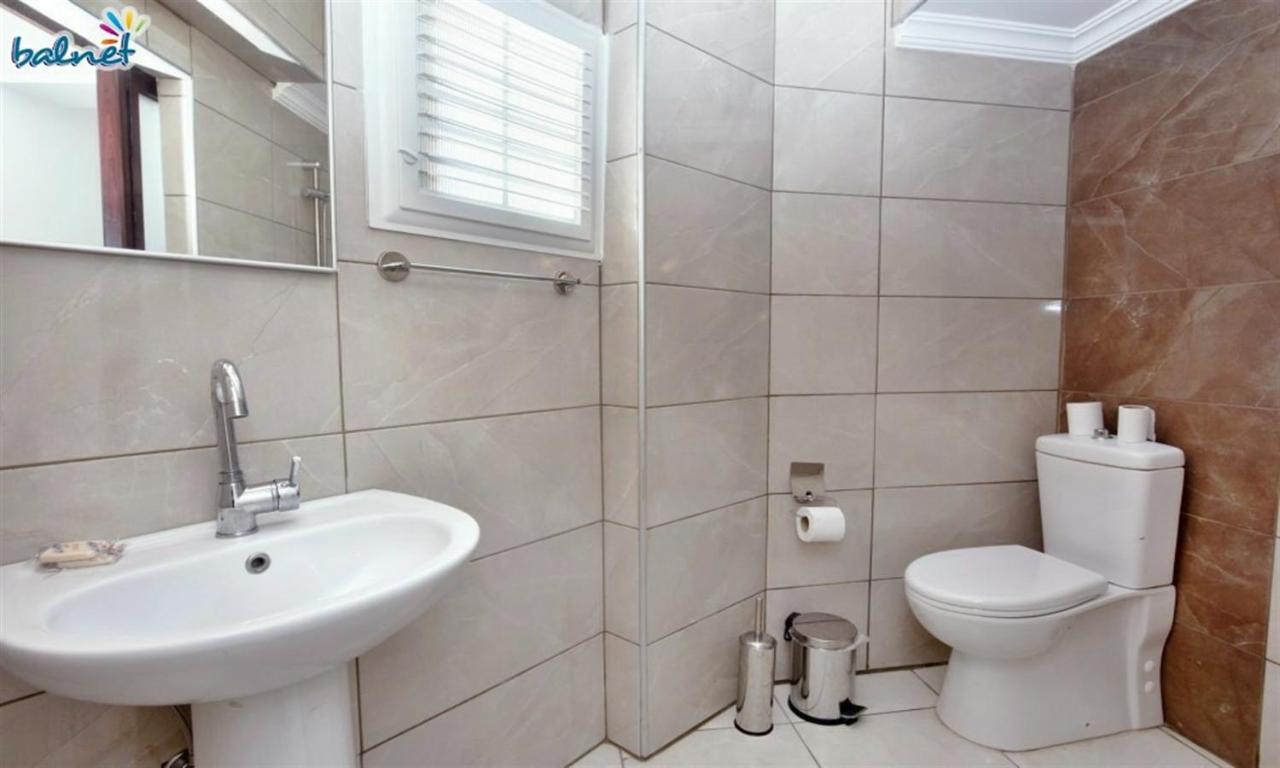 קוסדסי Ekin Hotel מראה חיצוני תמונה